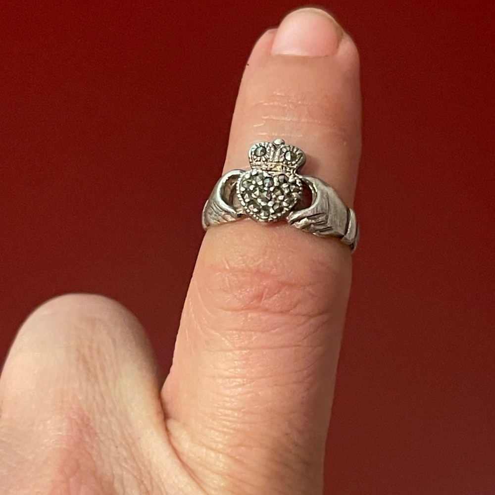 Silver Marcasite Claddagh Ring Size 5 - Picture 2 of 6